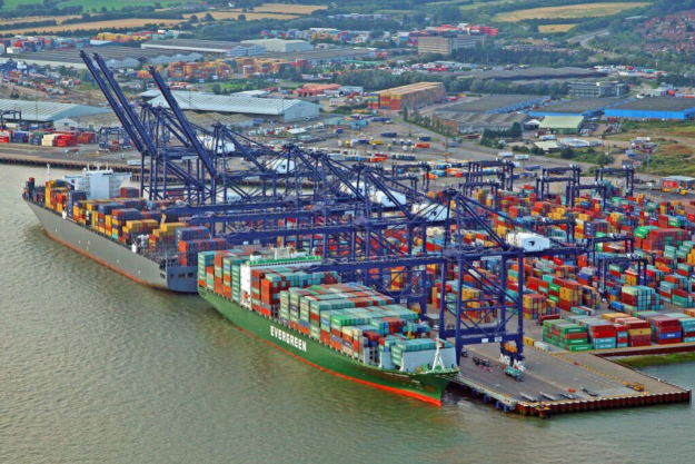 ship-port-Felixstowe